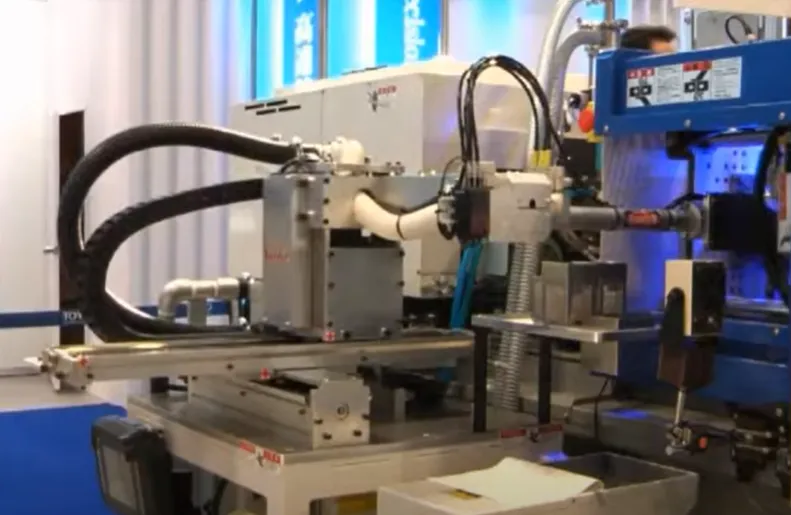 image of Side Entry Take-out Robot